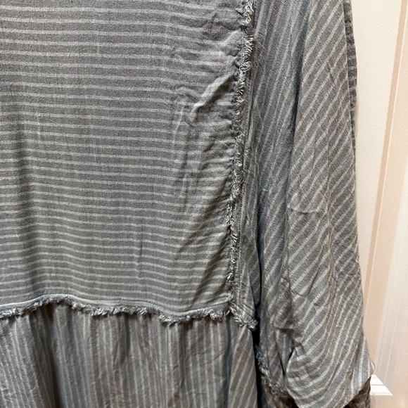 Free People We the free oversized Chambray white and blue stripe shirt Sz Small - Picture 6 of 8